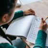 Bé luyện chữ đẹp cùng gia sư